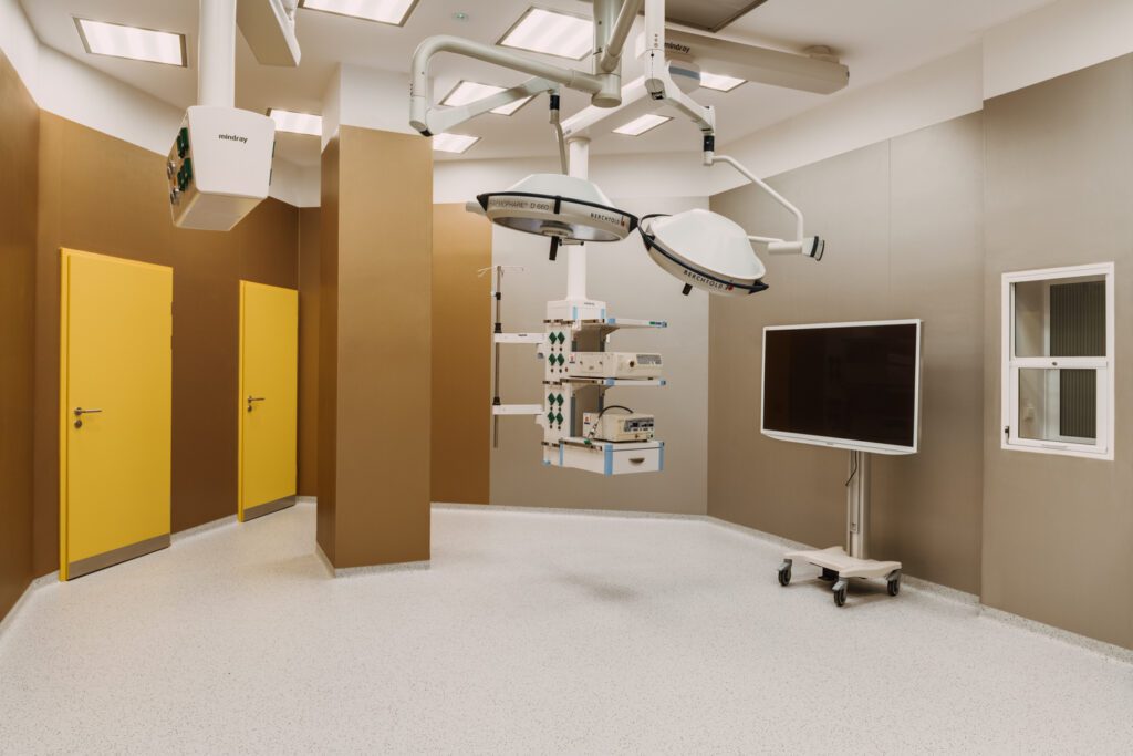 The clinic includes an operating theater used for minimally invasive laparoscopic procedures.