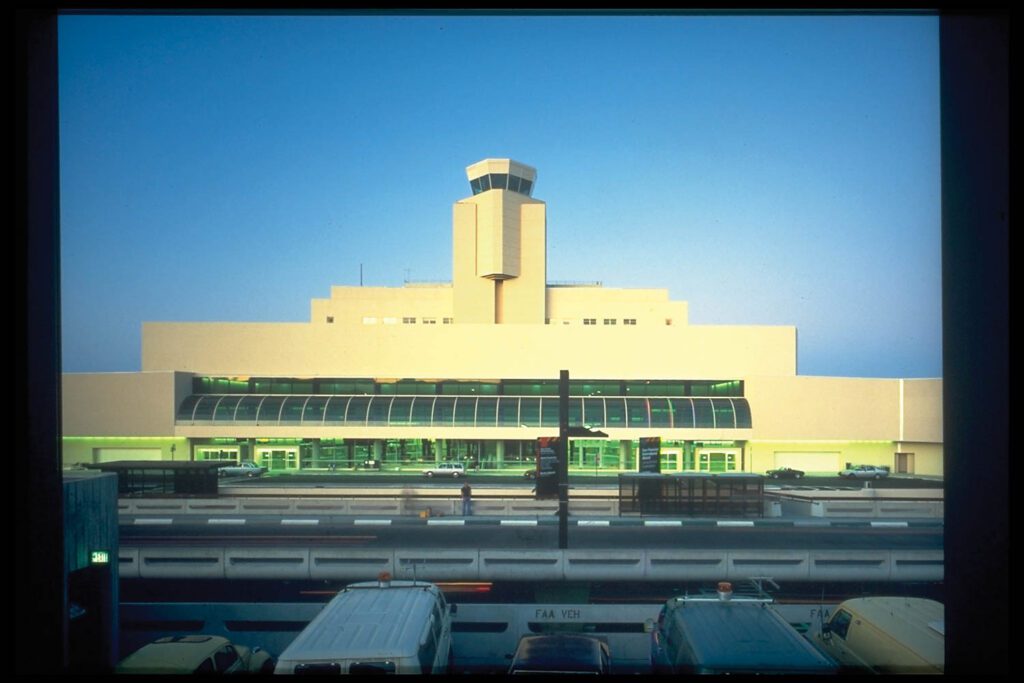 San Francisco International Airport Central Terminal, 1983. Photography by Timothy Hursley.