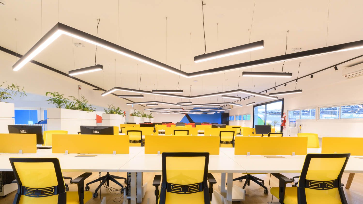 Encode Slides a New Office into a Former Cultural Center in Córdoba ...