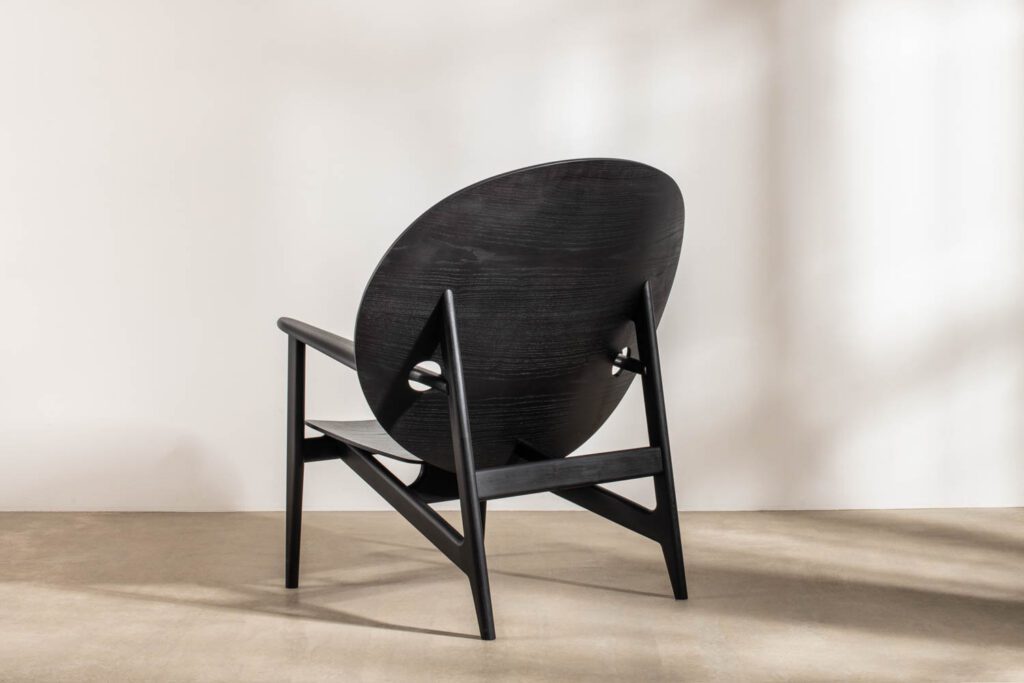 The Iklwa chair in black. The chair is available in the following finishes from Benchmark: black, natural oak, natural walnut and earth orange stained ash. Photography courtesy of Mac Collins.