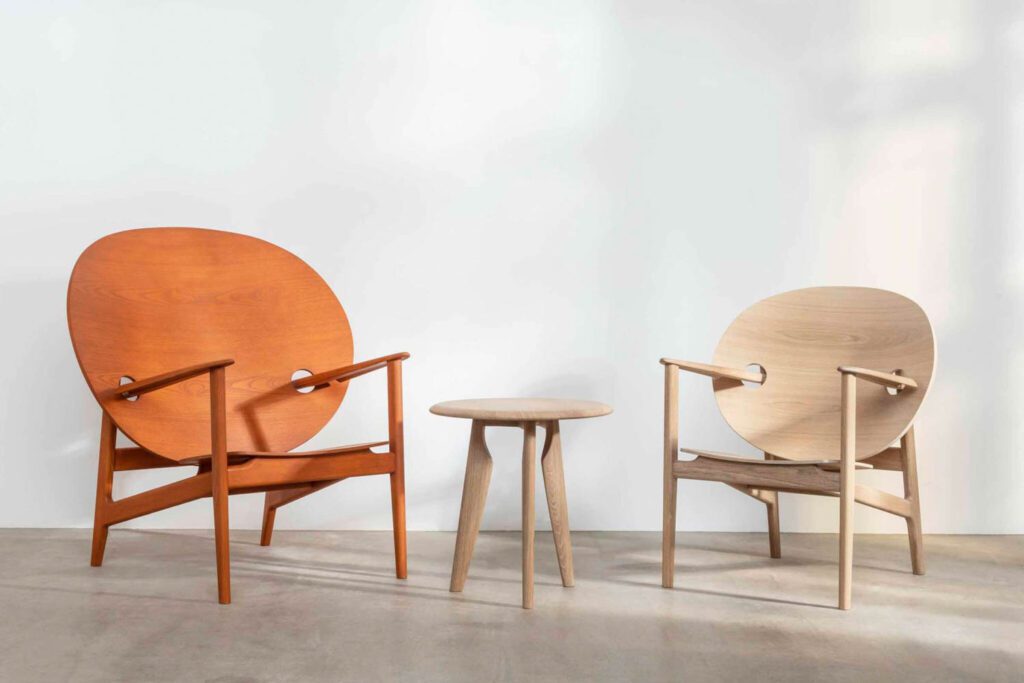 The Iklwa chair has become a collection, Collins’ first consumer collection, and is made by Benchmark Furniture, the English brand founded by Terence Conran and Sean Sutcliffe. It is composed of a large lounge chair, a smaller lounge chair and a side table. Photography courtesy of Mac Collins.