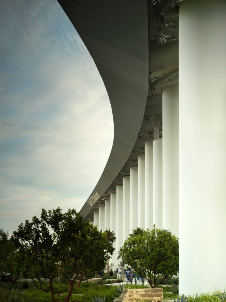 The exterior showcases plant ecologies indicative of Southern California. Photography by Nic Lehoux.