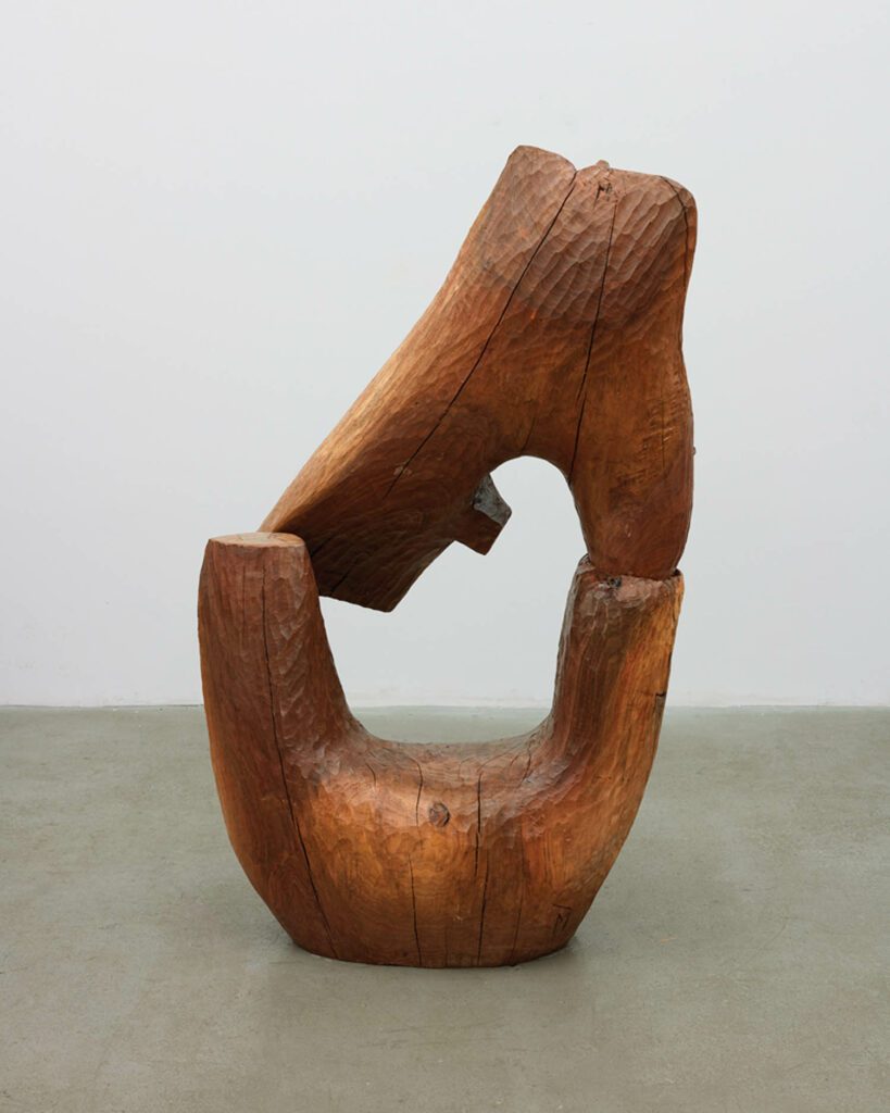 THADDEUS MOSLEY: The nonagenarian debuted five wood sculptures, made from felled trees, sawmill cut-­offs, and reclaimed building materials, for “Thaddeus Mosley: Forest,” on view at the Baltimore Museum of Art through March 27. Photography: courtesy of Thaddeus Mosley and Karma, New York.