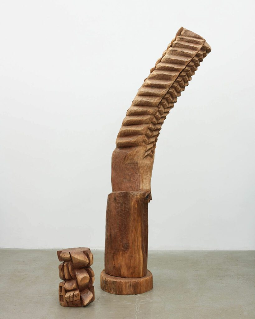 THADDEUS MOSLEY: The nonagenarian debuted five wood sculptures, made from felled trees, sawmill cut-­offs, and reclaimed building materials, for “Thaddeus Mosley: Forest,” on view at the Baltimore Museum of Art through March 27. Photography: courtesy of Thaddeus Mosley and Karma, New York.