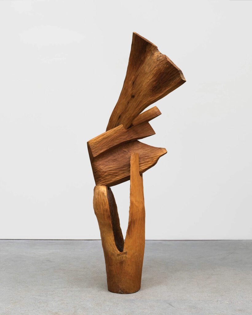 THADDEUS MOSLEY: The nonagenarian debuted five wood sculptures, made from felled trees, sawmill cut-­offs, and reclaimed building materials, for “Thaddeus Mosley: Forest,” on view at the Baltimore Museum of Art through March 27. Photography: courtesy of Thaddeus Mosley and Karma, New York.