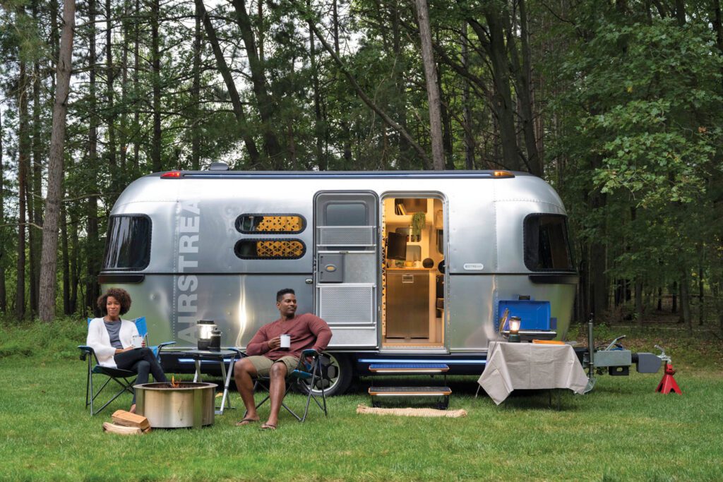 DIY SOLAR POWERED MICROWAVE OUT OF THE BACK OF A TRUCK! STEALTH URBAN  CAMPING OFF GRID ELECTRICITY 