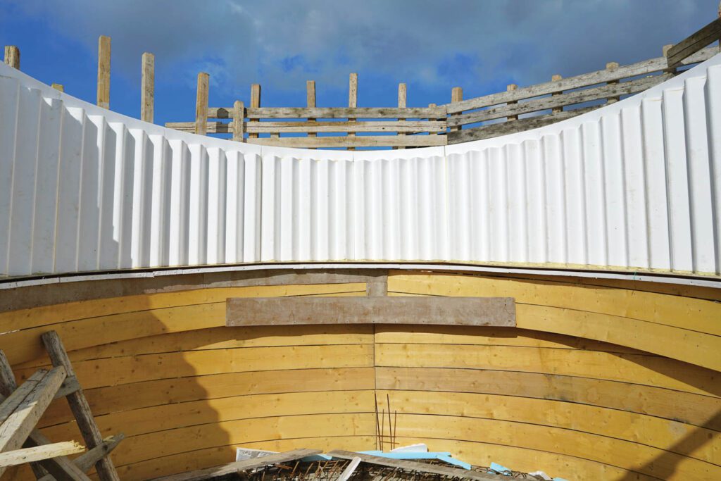 After excavating the building footprint, four team members installed—in just half a day—a laser-cut-MDF shelf to guide placement of the foam formwork. 