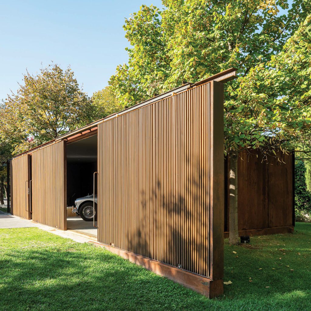 slats on a 560-swaure foot showcase garage