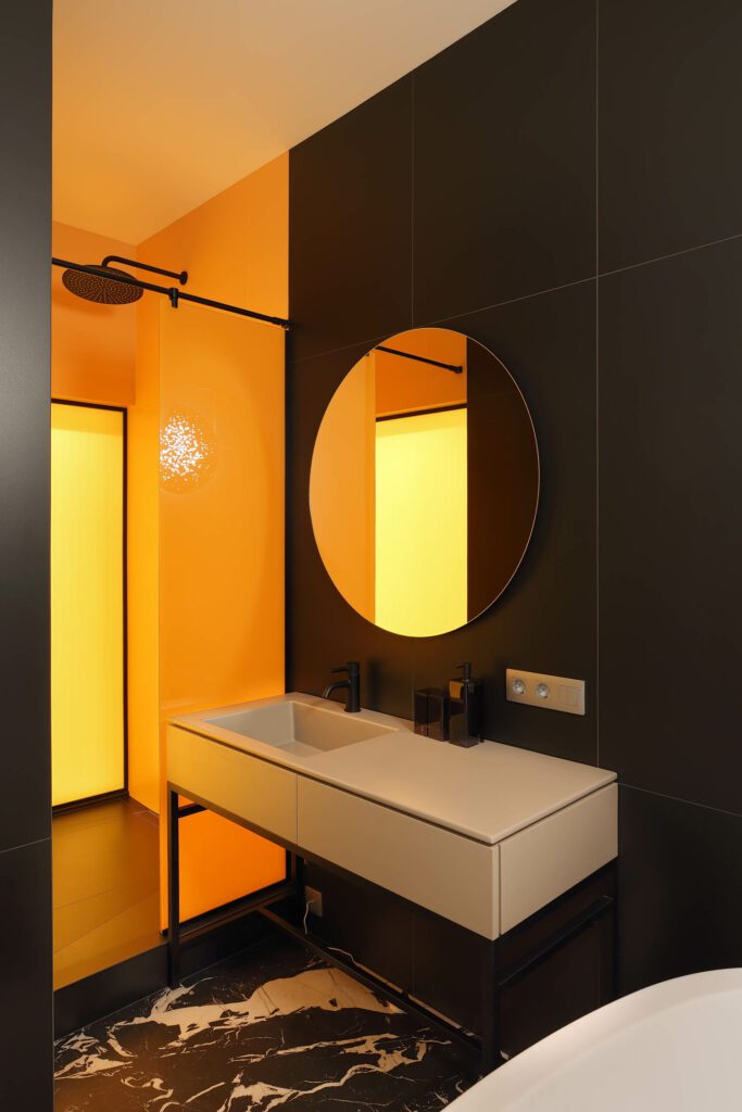 an illuminated bathroom in the RP project by Kostiantyn Rusiev