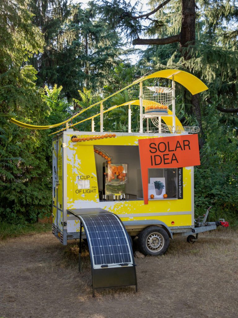 Vitamin C is served via solar power, with the Solar Energy Kiosk by Cream on Chrome (concept and design) and Noviki (graphic design) for the Het Nieuwe Instituut. Tapping the sun, it squeezes orange juice – and prompts conversations on clean energy. 