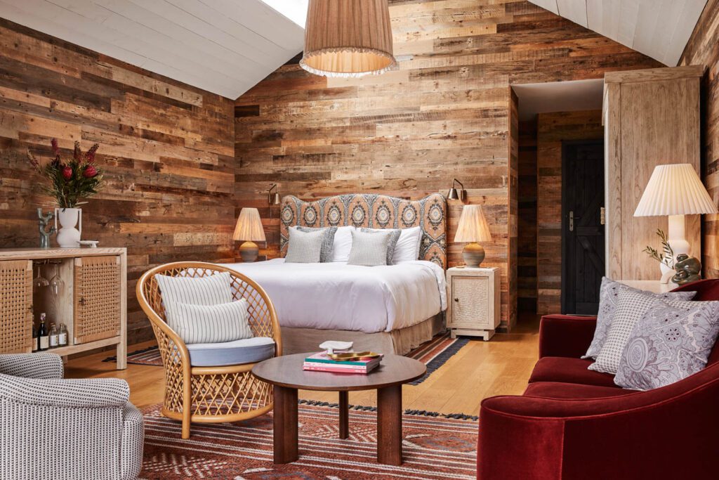 Each timber-clad private cabin features custom rugs, wood burning stoves and freestanding bathtubs on the balconies, where guests can gaze at the panoramic skies and mingle with kangaroos on the doorstep.