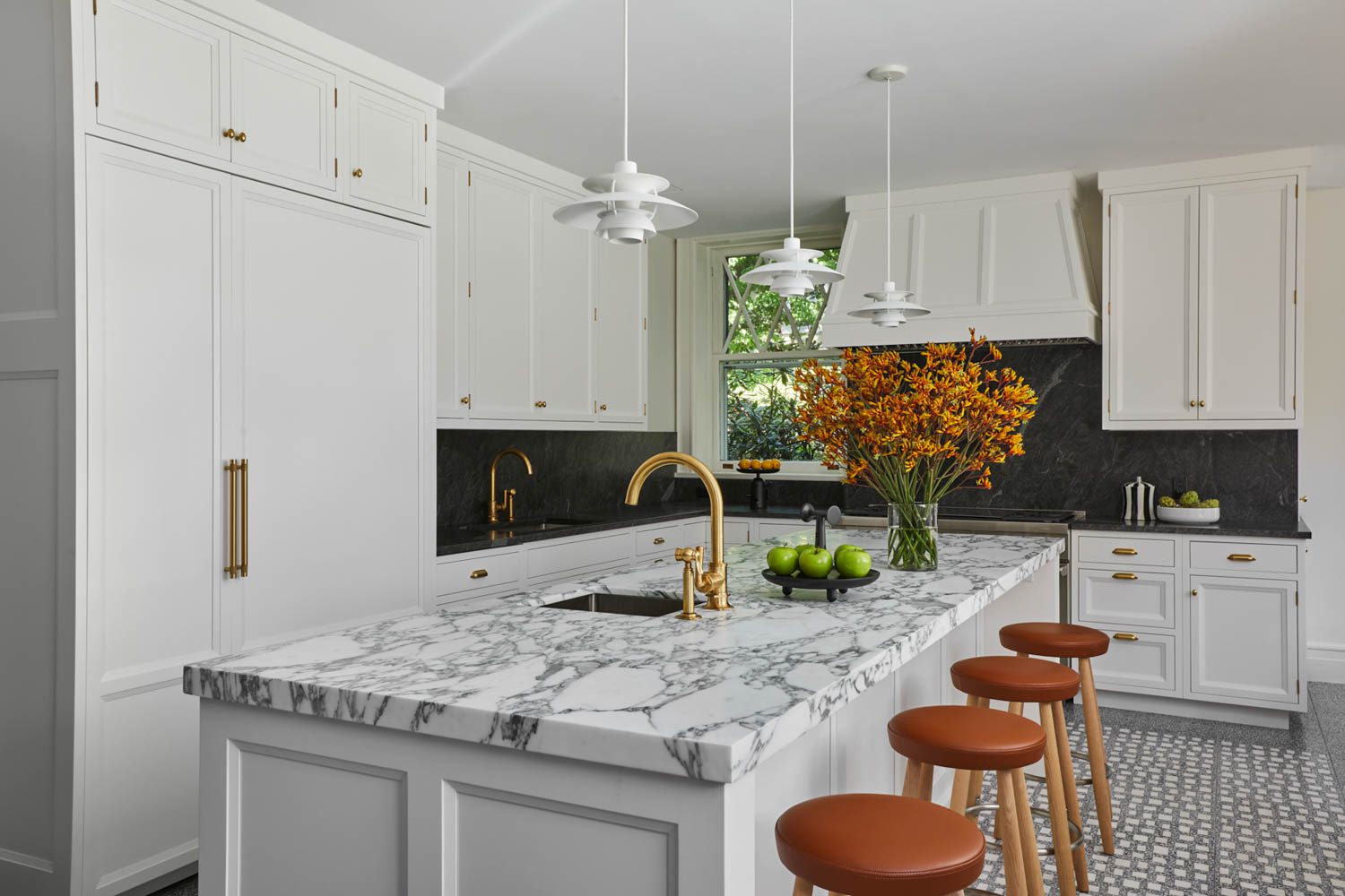 Marble-clad kitchen by Dufner Heise