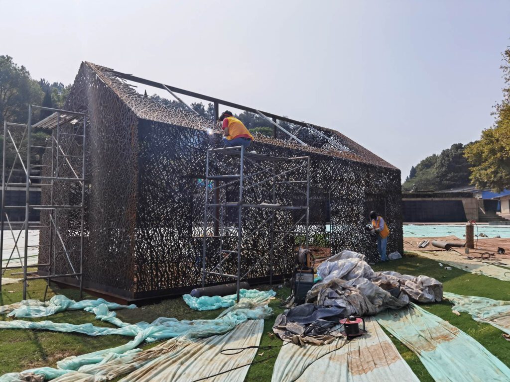 The construction process of The Vanished House. 