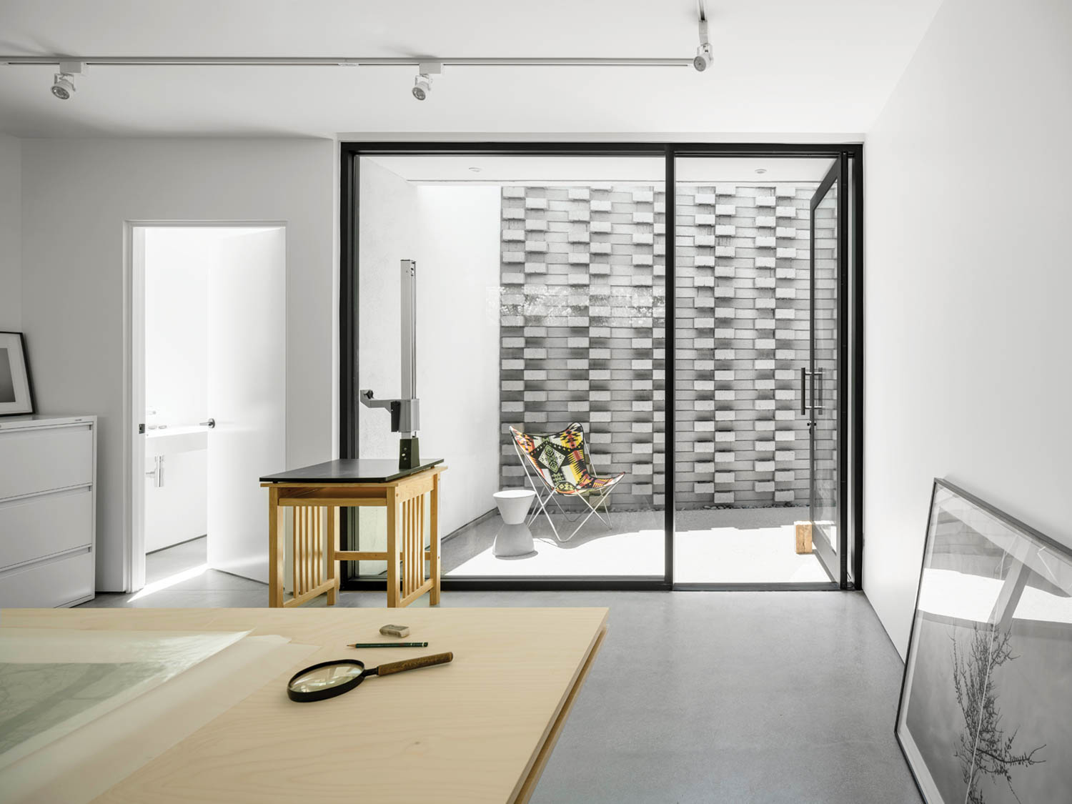 This Home Studio for a Creative Duo is Designed to Disappear into its ...
