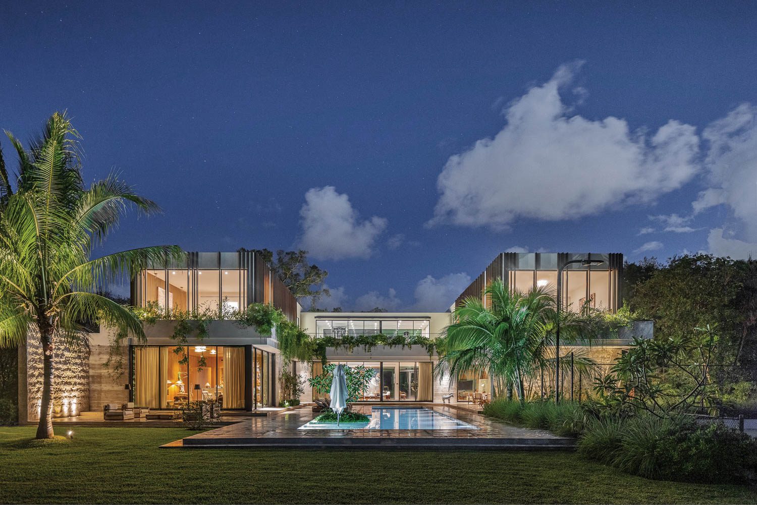 This Tropical Modernist Miami Home is at One With its Surroundings ...