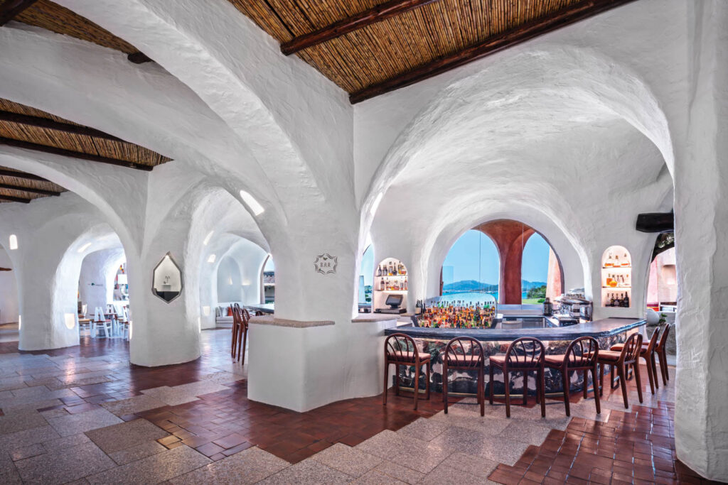 https://interiordesign.net/wp-content/uploads/2022/11/Interior-Design-Moinard-Betaille-Hotel-Cala-di-Volpe-Sardinia-idx220801_mb12-2-1024x683.jpg