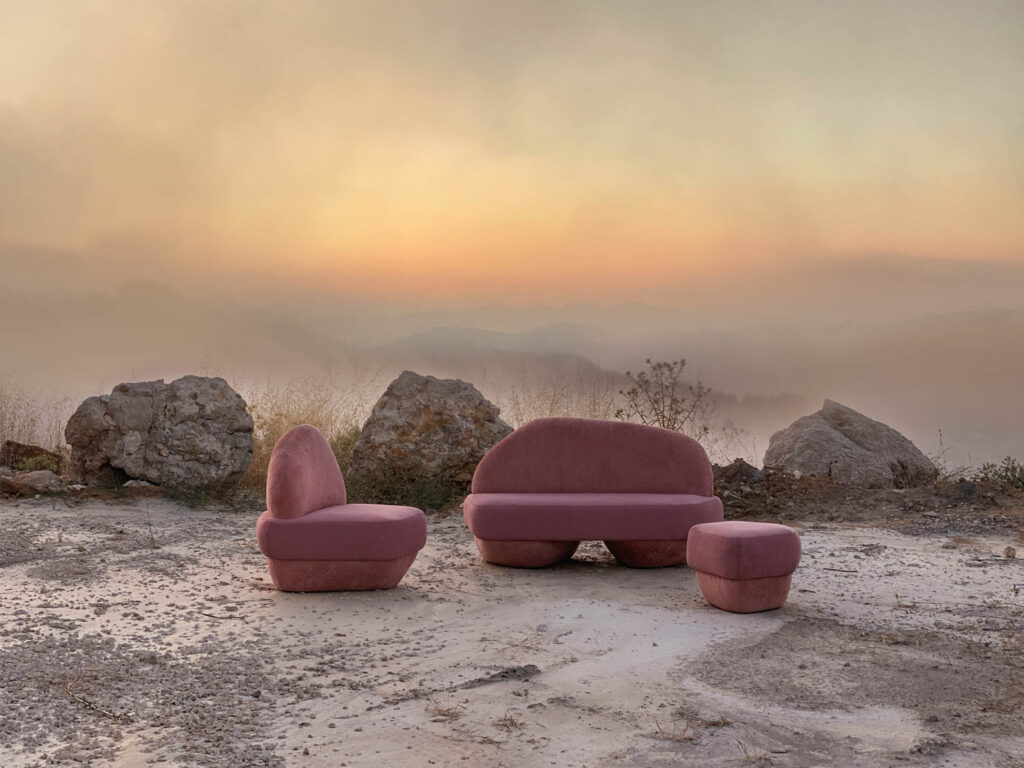 Pink Sofa, Islands Wiki