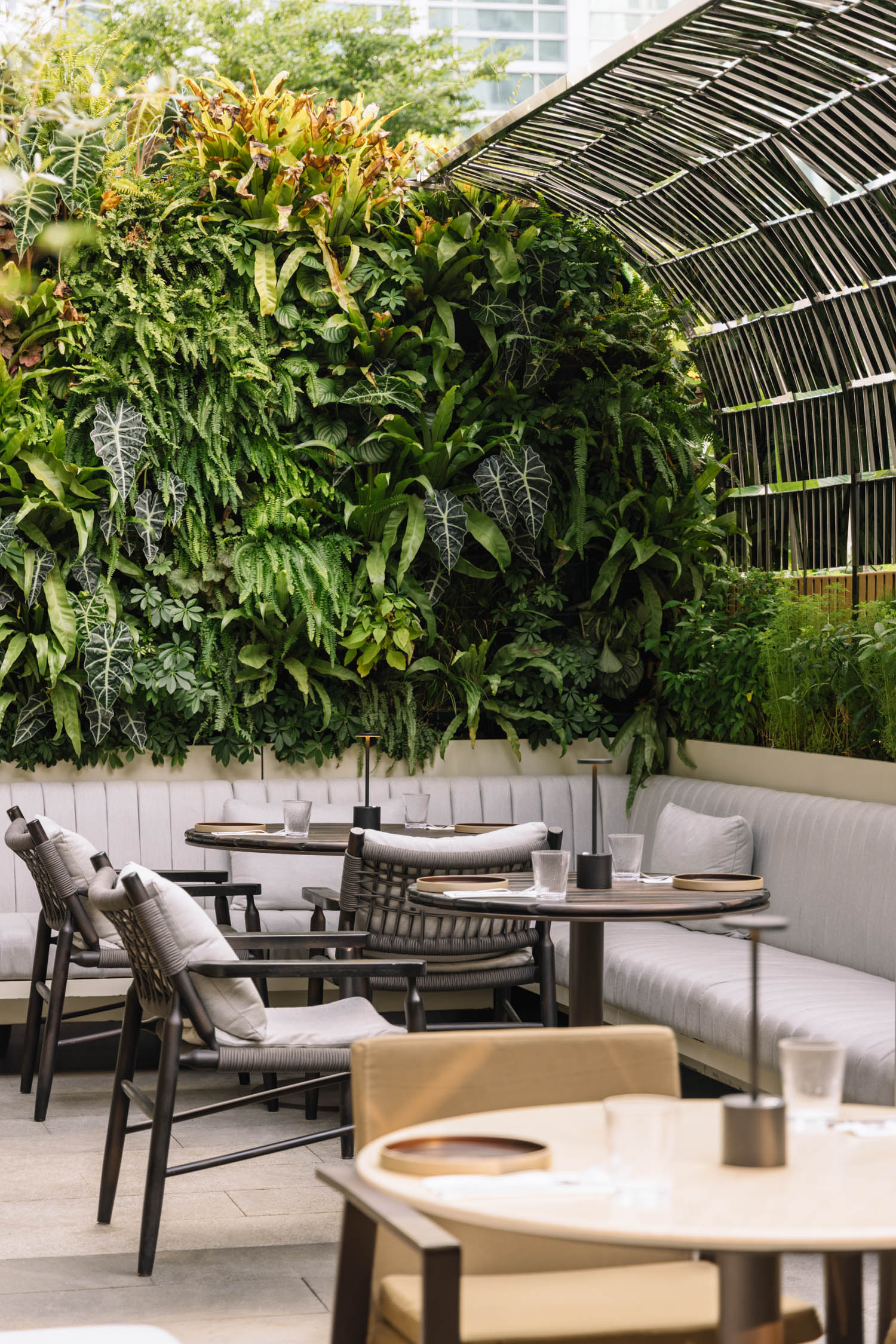 RooMoo Design Studio Make Waves for the B3 Bistro in Shenzhen
