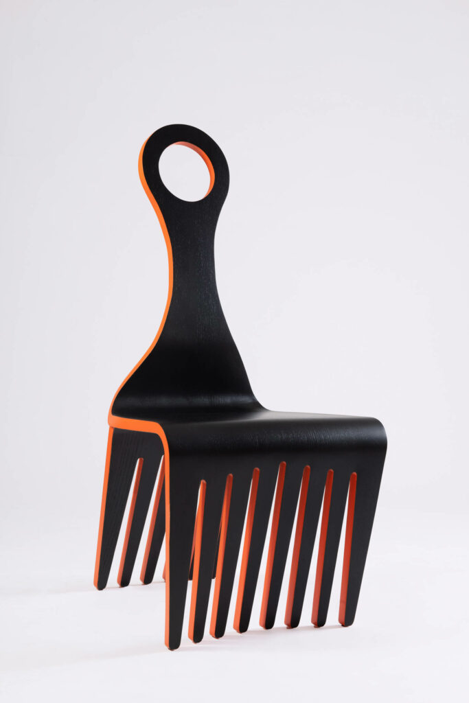 a chair with legs that resemble a comb