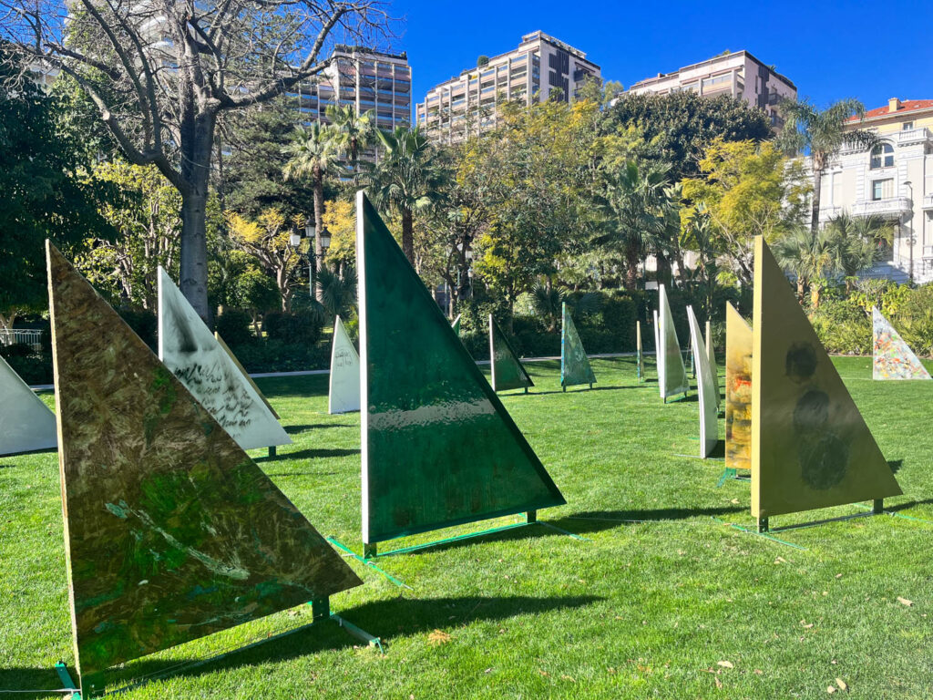 Atomium plates painted by Jean Boghossian displayed in a field