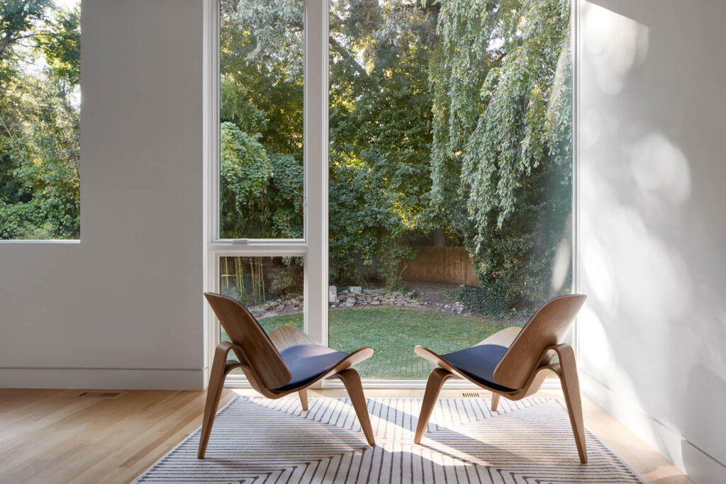 a nook in the primary bedroom with views of the backyard in a Maryland home