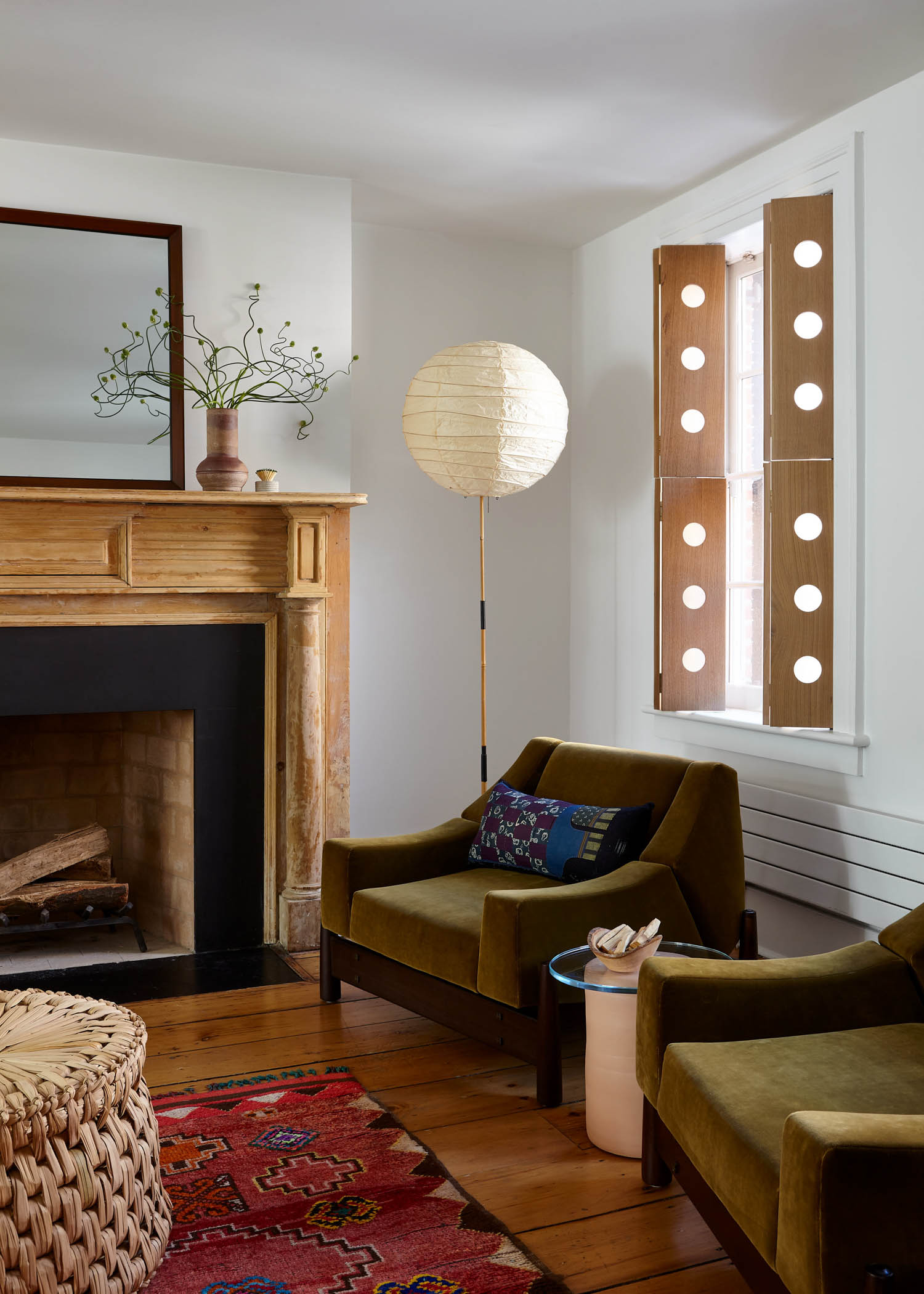 A New York Townhouse Inspired by the 1970s Folk Music Scene