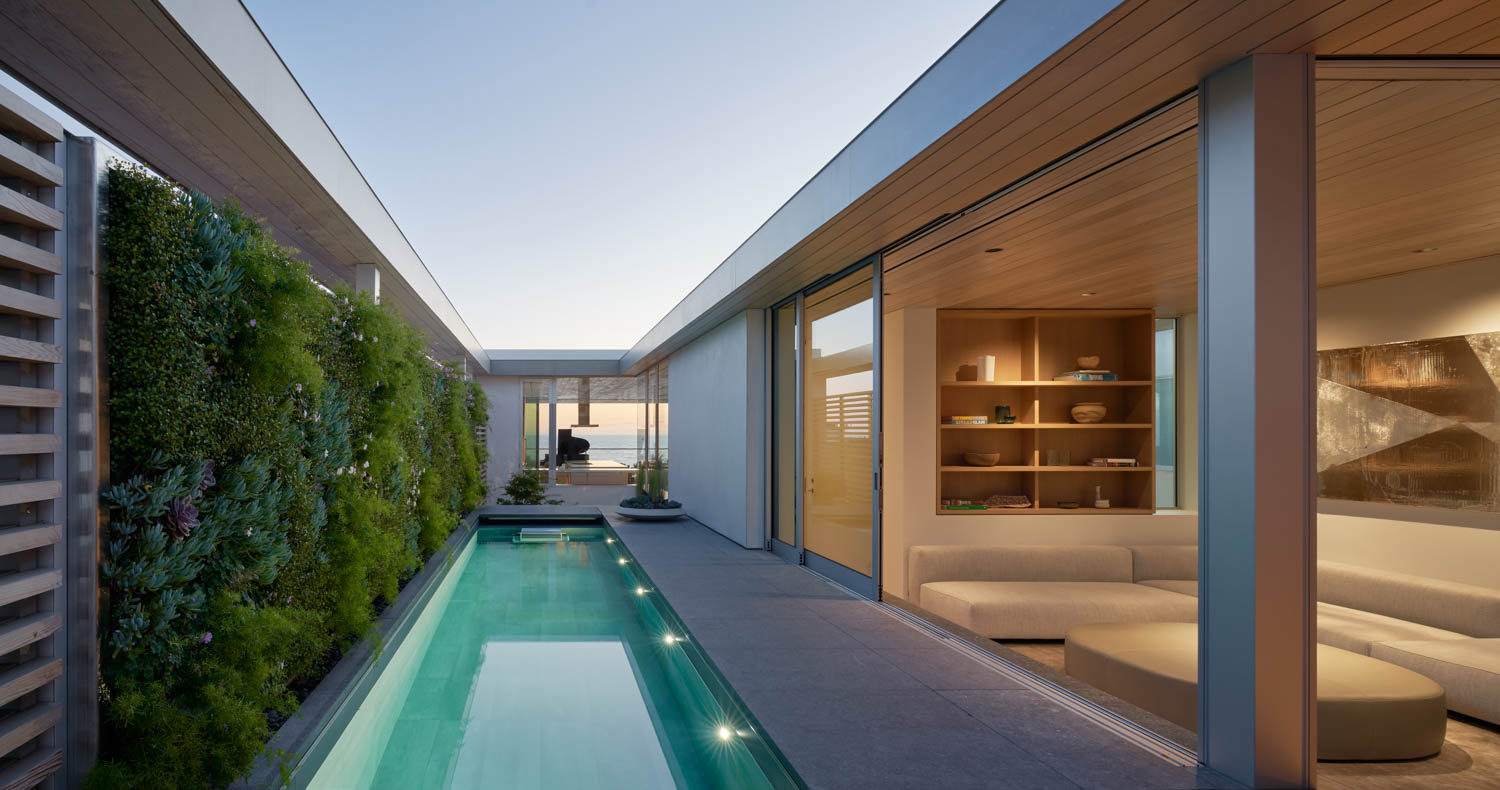 A Contemporary Beach House with Modernist Allure