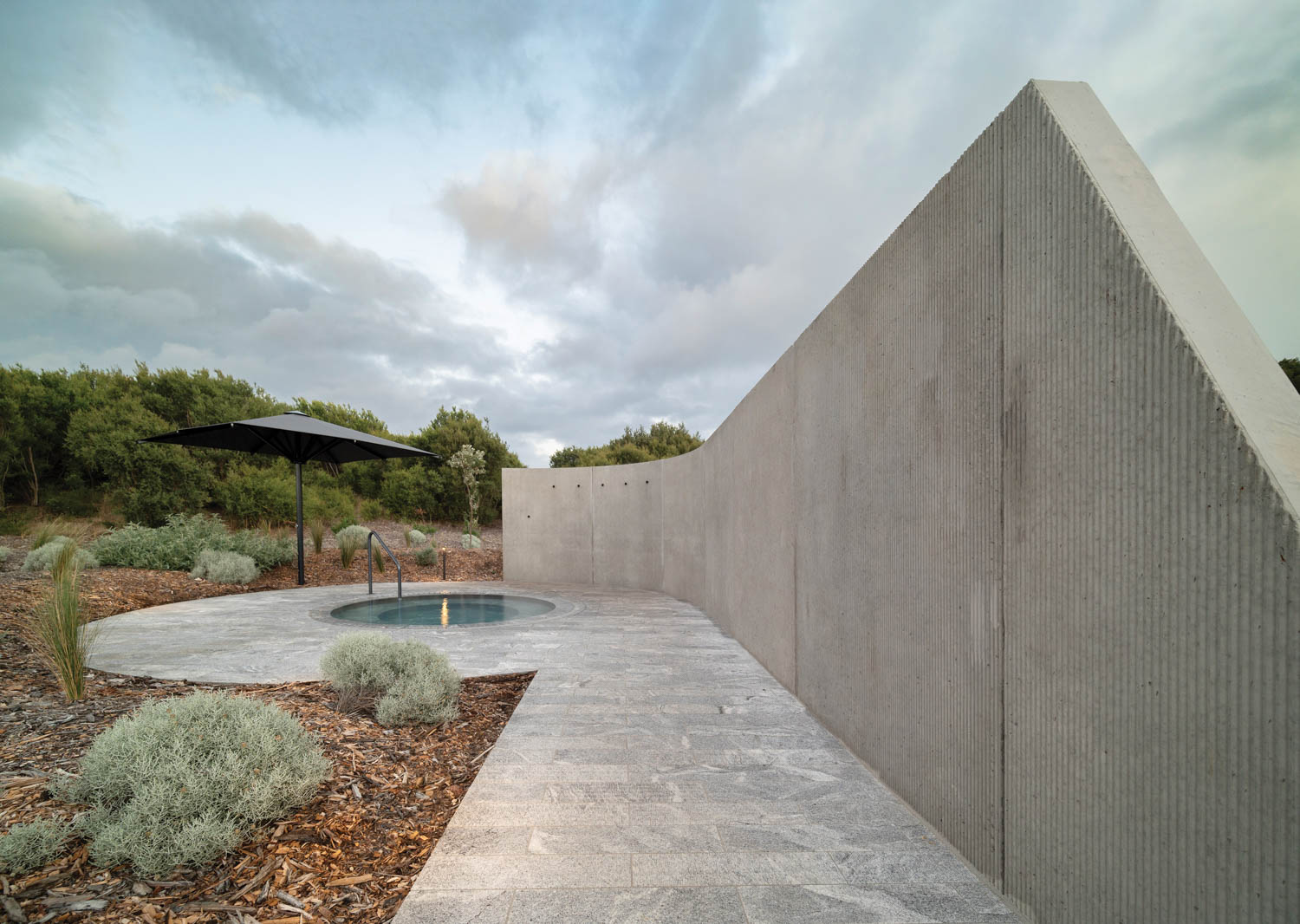 Peruvian Houses with Wooden Pergolas: The Space Between Indoors and  Landscape