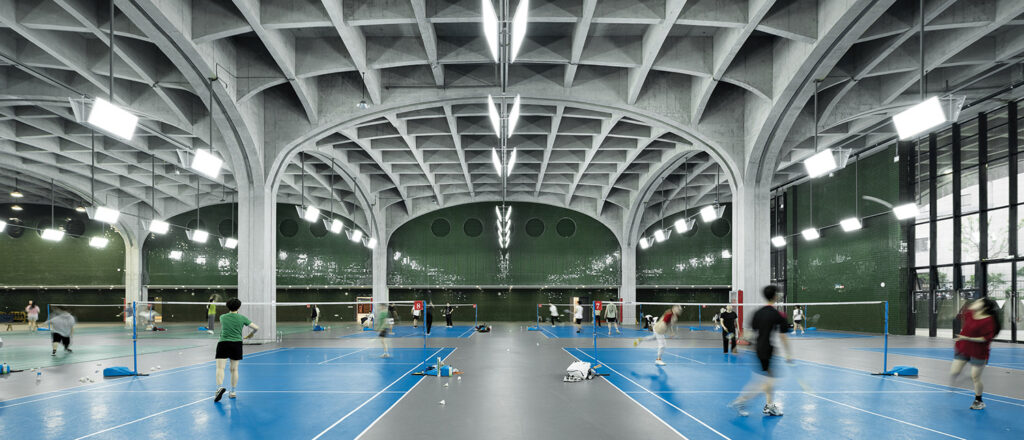 A tennis court with people playing tennis