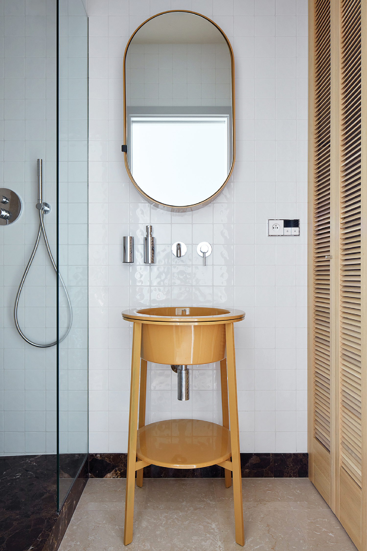 A bathroom with a sink and a mirror.