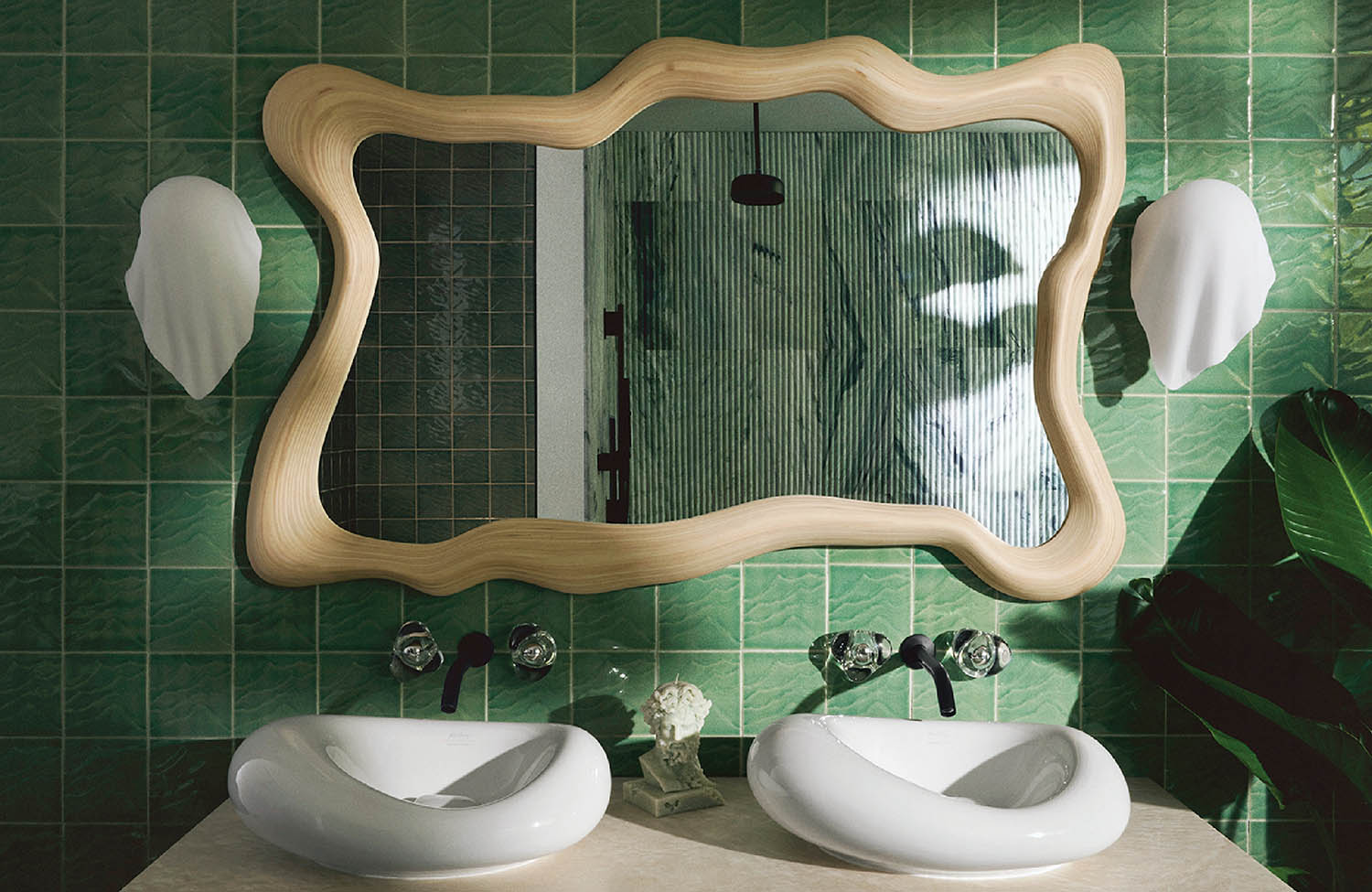 A bathroom with a sink and a mirror.