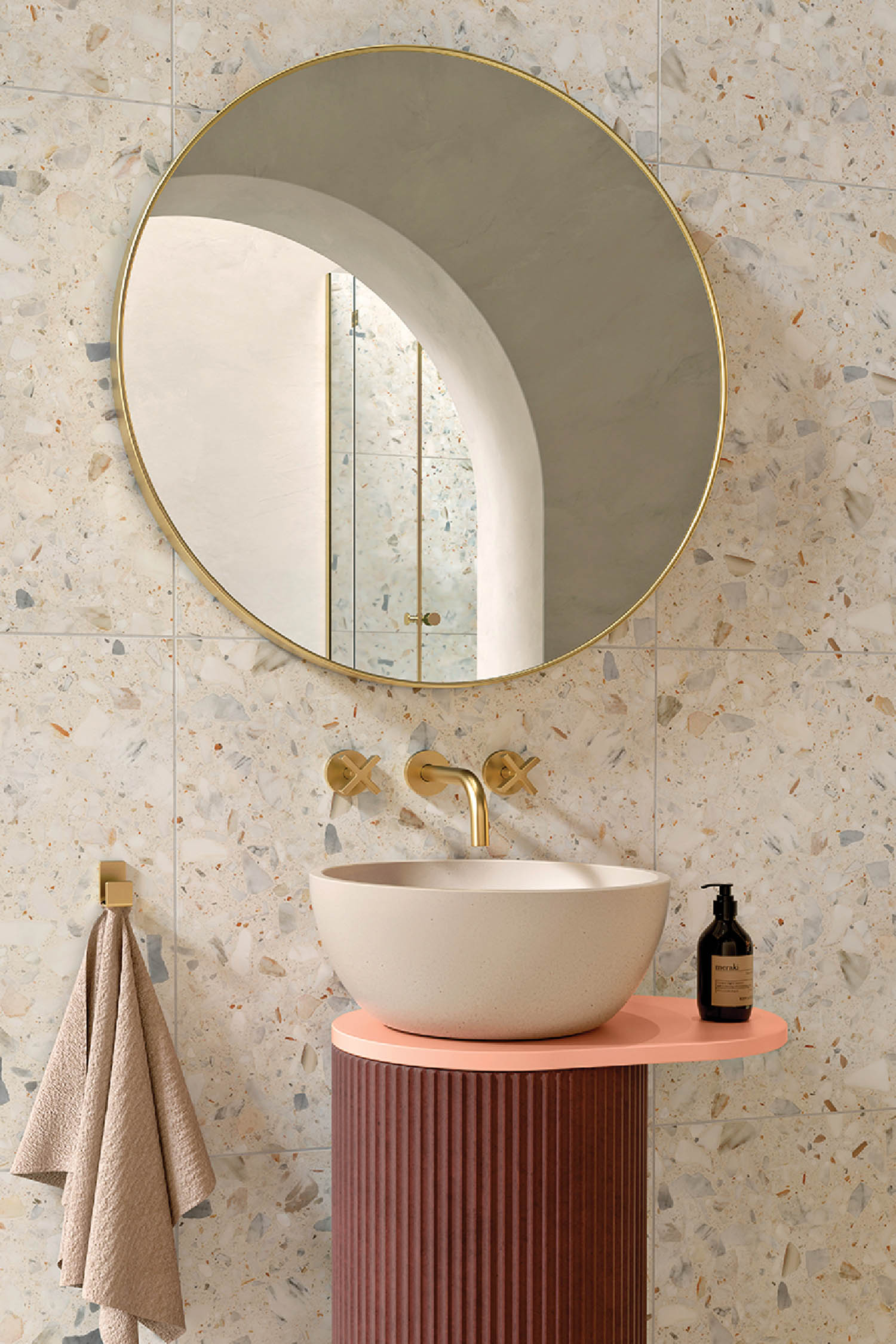 A bathroom with a sink and a mirror.