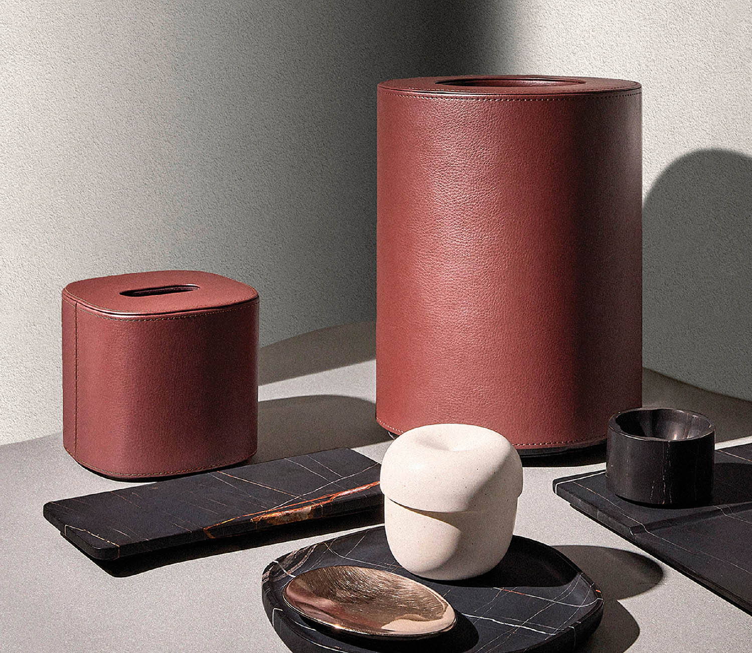 A table with a vase, a bowl, and a bowl.