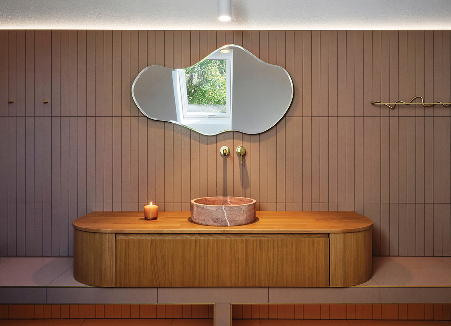 A bathroom with a sink and a mirror.