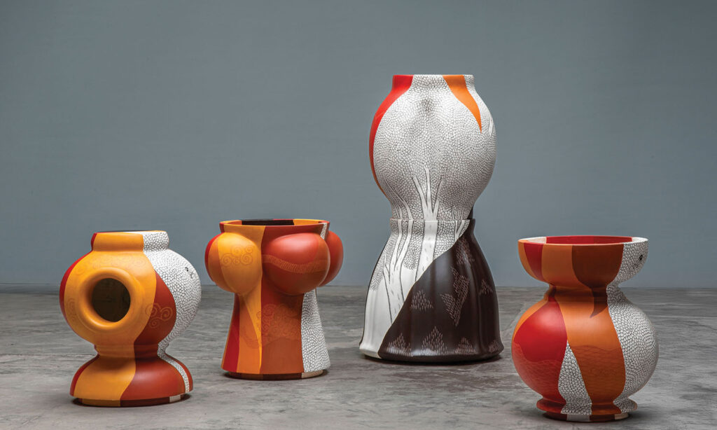 A group of vases sitting on a table.