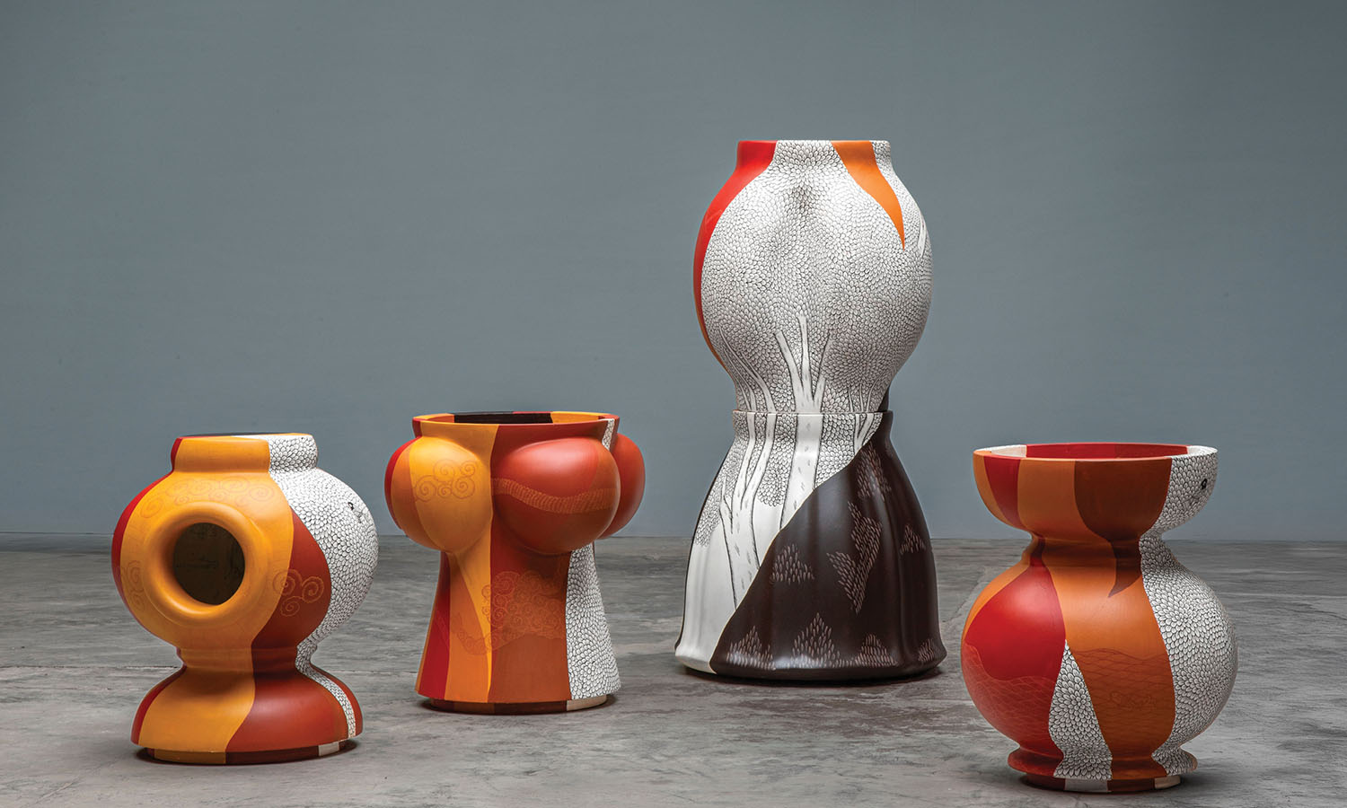 A group of vases sitting on a table.