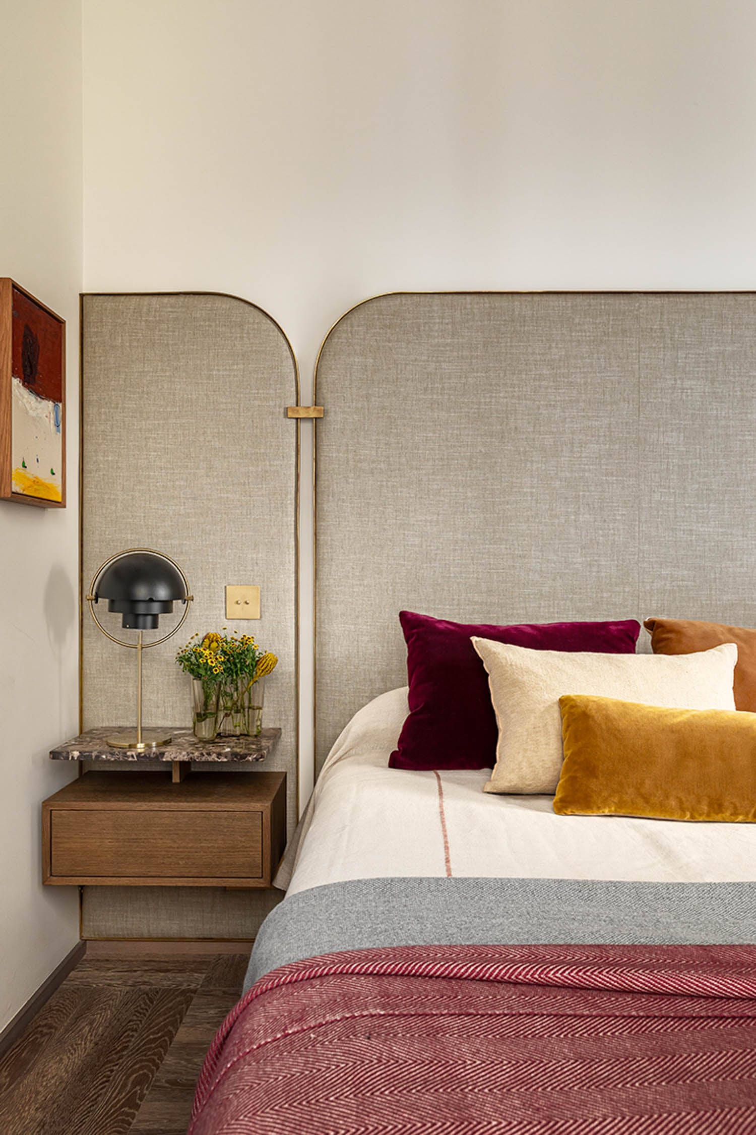 bedroom with pillows