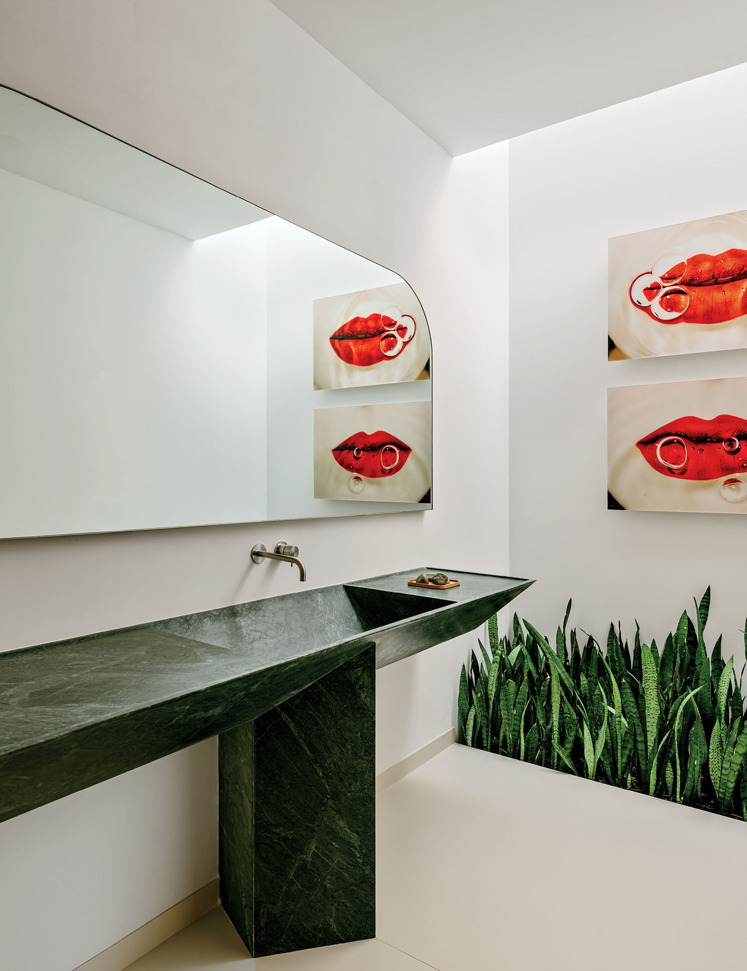 A bathroom with a sink and mirror.