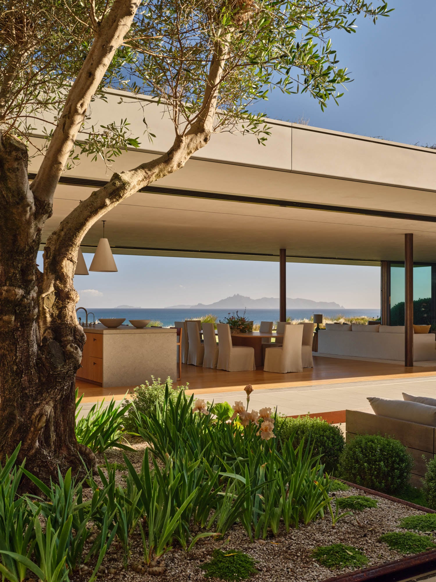 facing the indoor/outdoor space in home