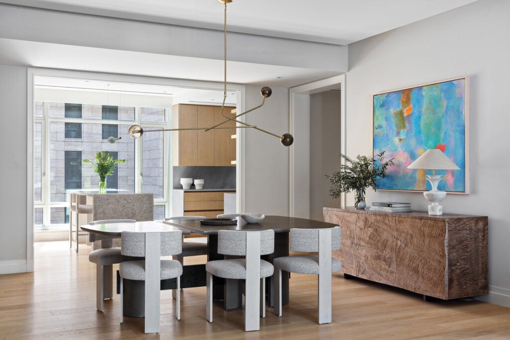 dining area with lighting fixture over table