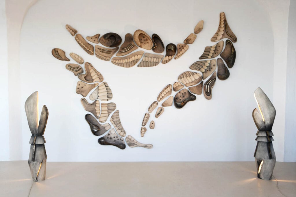 wall coverings in leaflike shapes