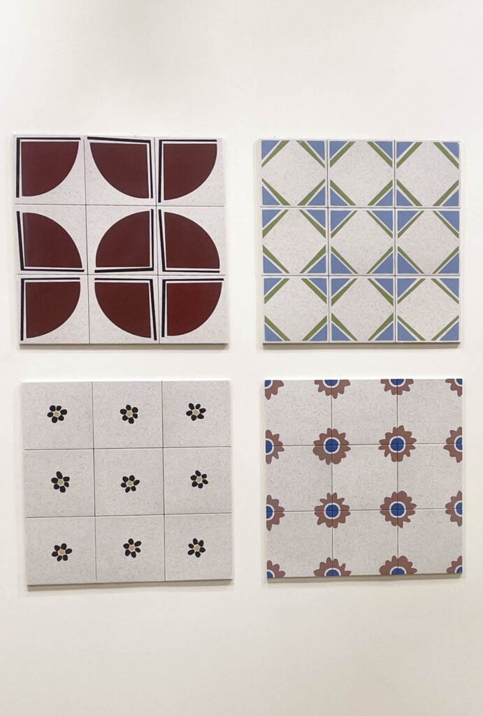 empat ubin dengan pola geometris