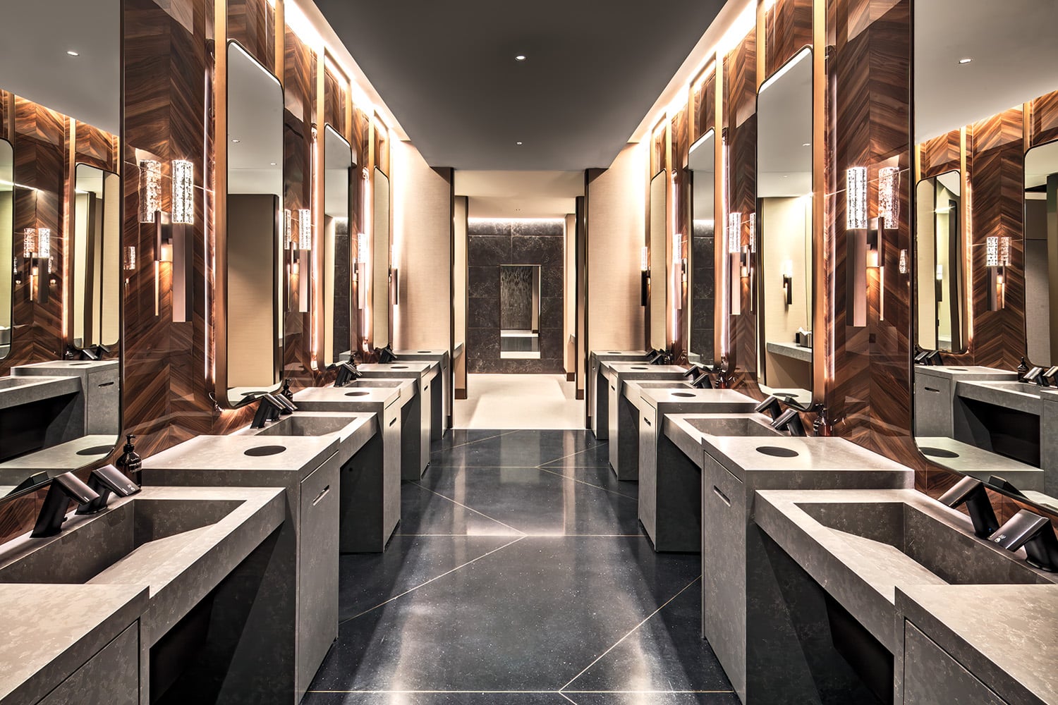 delta sky lounge bathroom