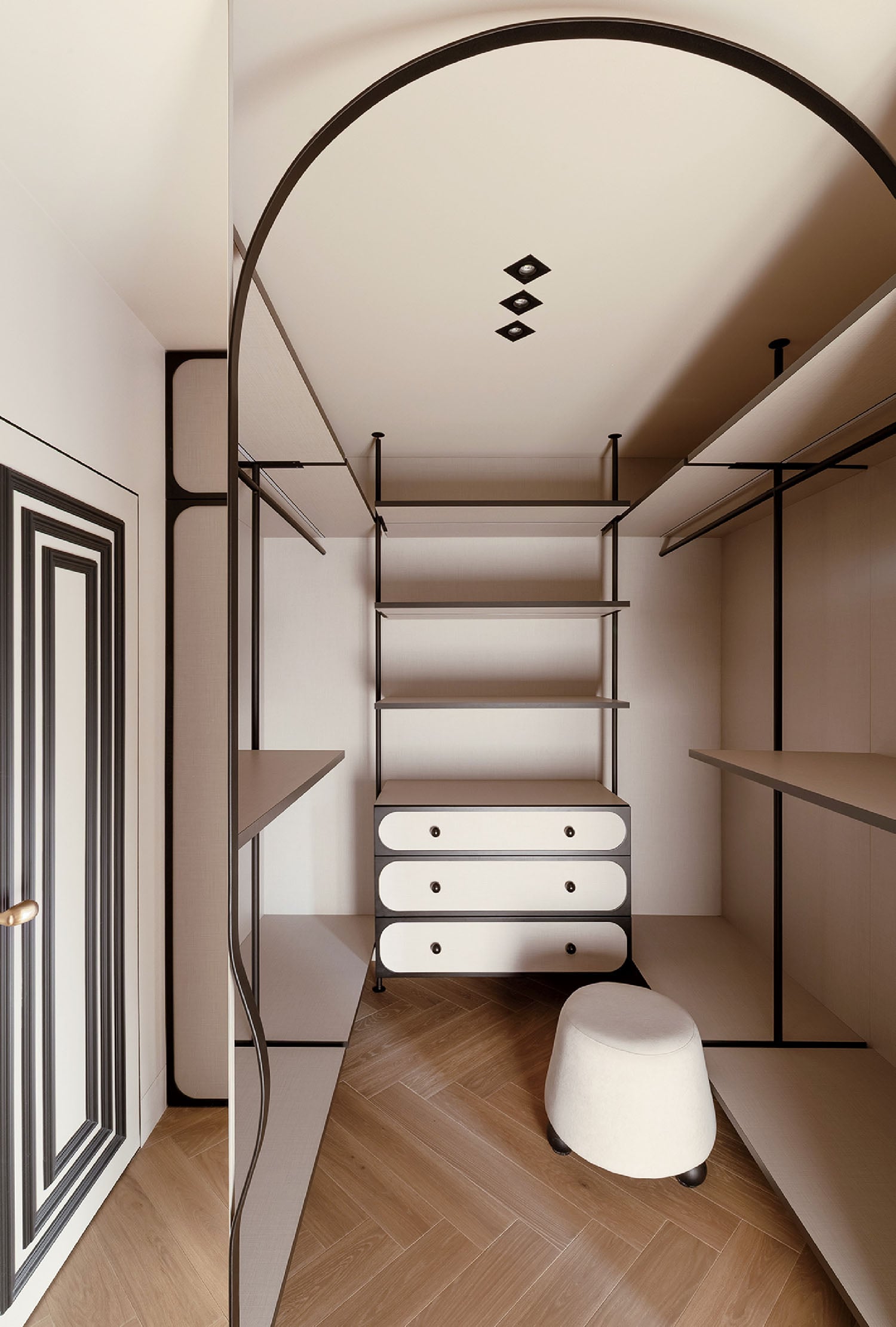 A room with a bed and a mirror.