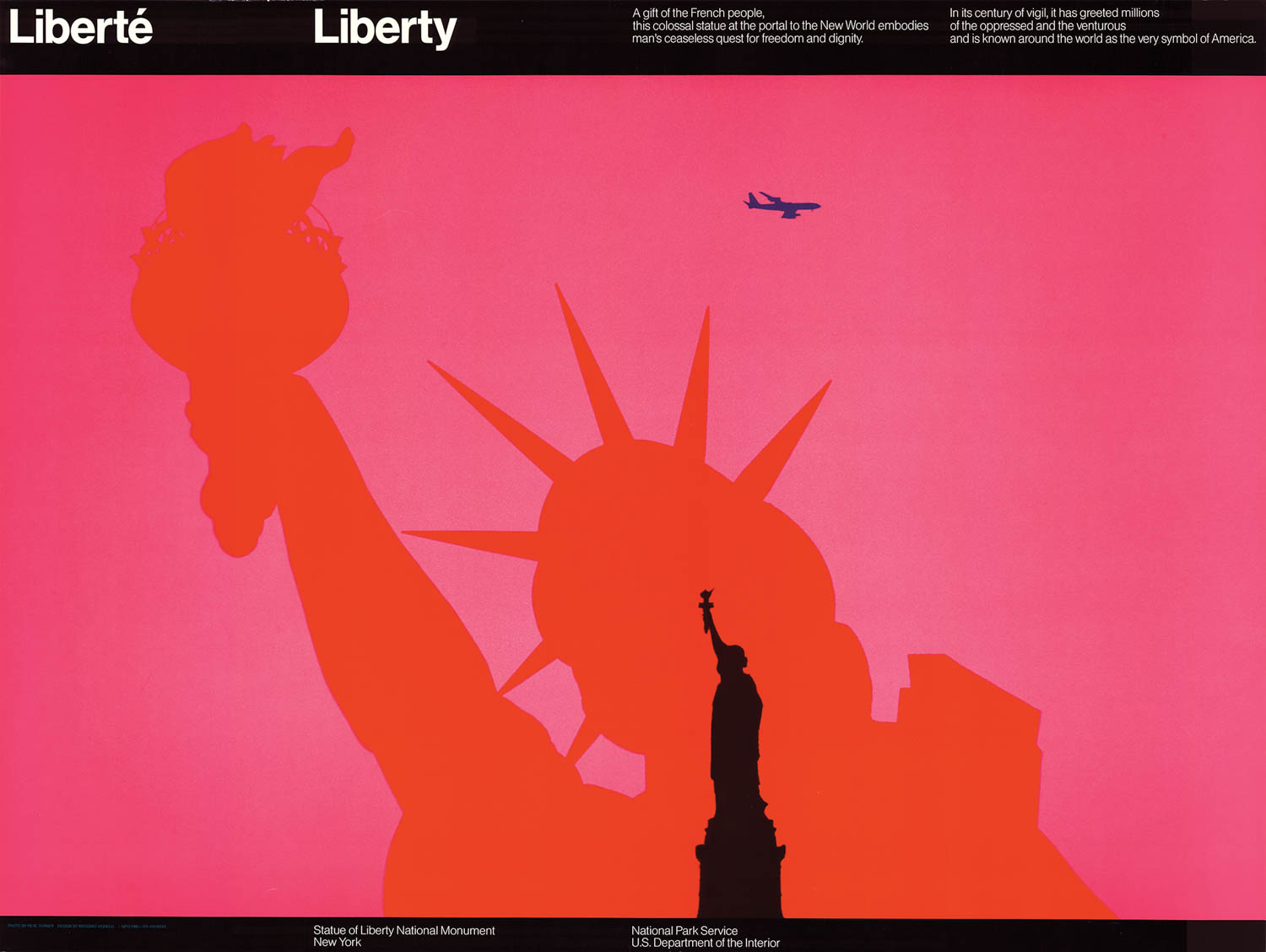 Silhouette of the Statue of Liberty against a pink background with an airplane flying overhead; “Liberté” and “Liberty” text in top corners.